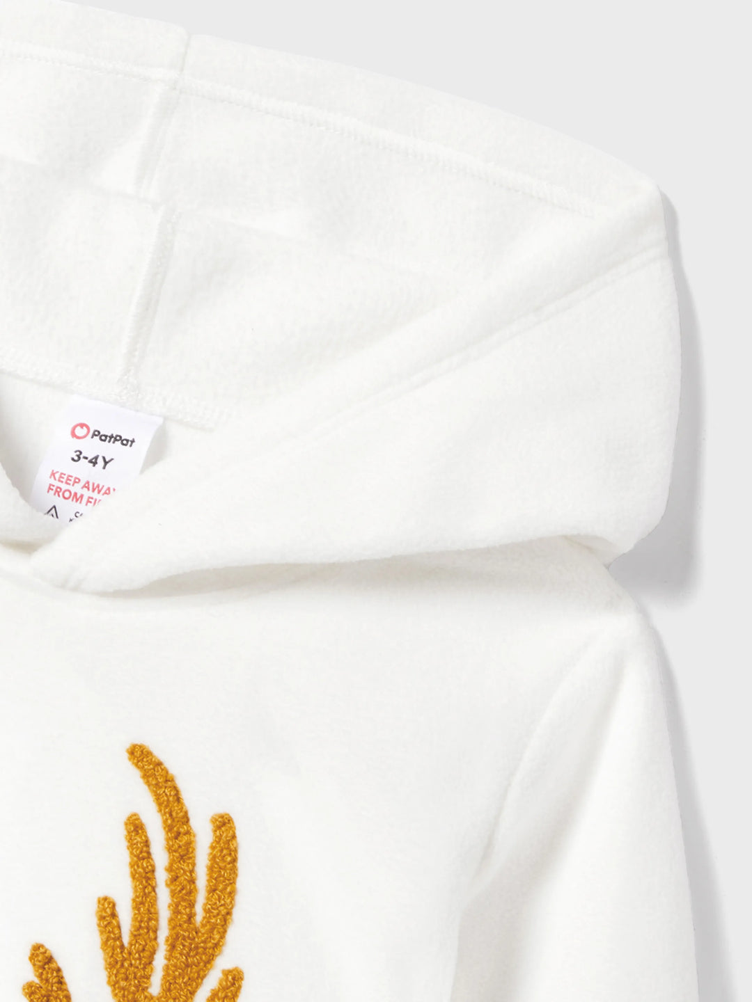 Weihnachtliche Familienpartner-Lettering Bestickte Langarm-Kapuzen-Fleece-Pyjama-Sets mit Weihnachtssocken Weiß