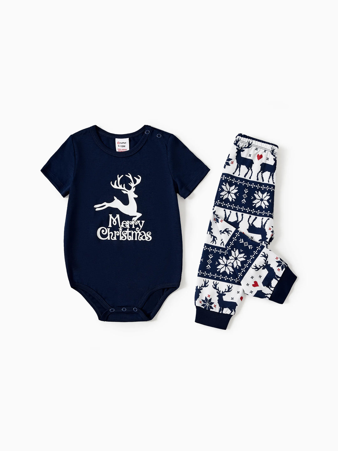Pijamas familiares a juego con estampado navideño de renos que brillan en la oscuridad y calcetines navideños en azul oscuro