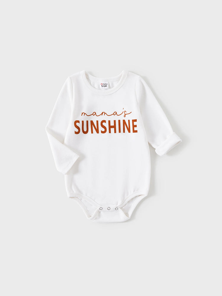 Hauts assortis à manches longues et col rond imprimé lettres « Maman et moi » multicolores