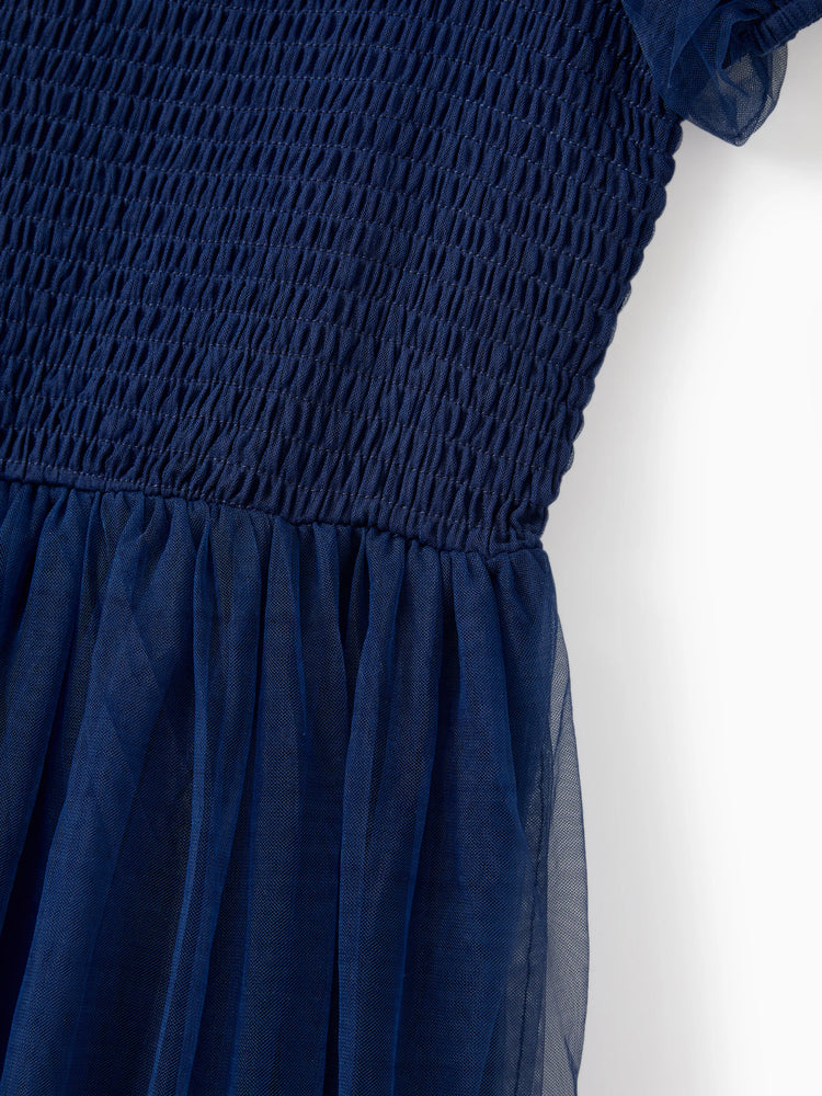 Ensembles familiaux assortis : chemise à manches longues à carreaux ou robe élégante en tulle à manches bouffantes et corsage froncé bleu roi