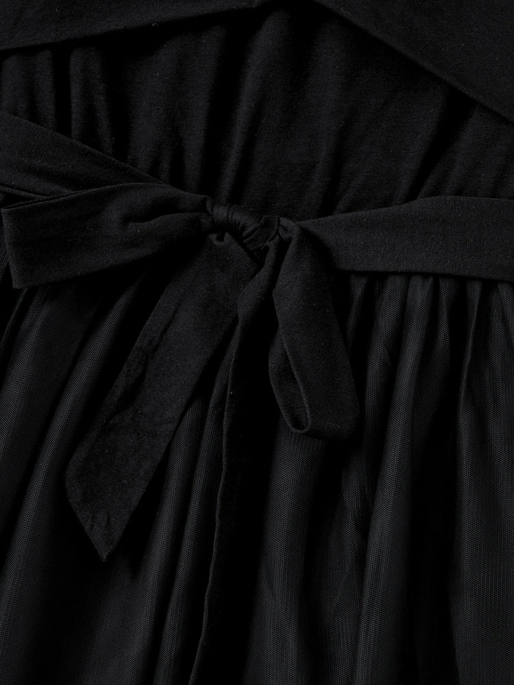 Ensembles familiaux assortis : chemise à carreaux noire ou robe élégante en tulle à épaules dénudées et croisée sur le devant