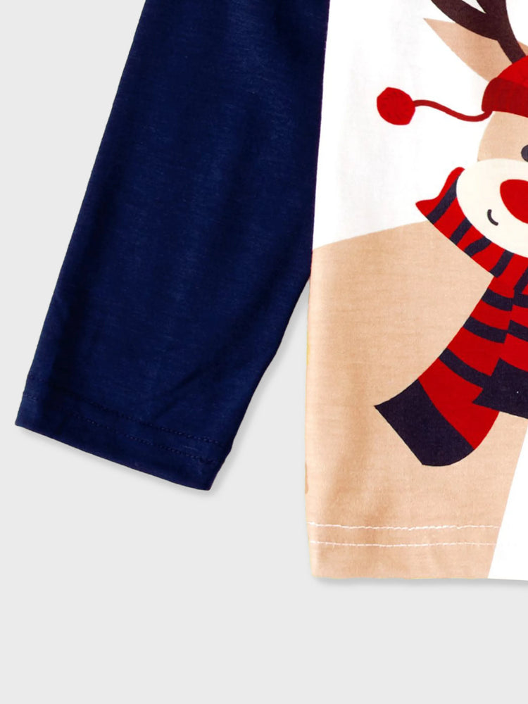 Pyjama de Noël familial à motif renne, manches raglan, grands motifs, avec chaussettes de Noël, bleu foncé/blanc/rouge