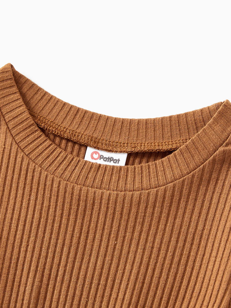 Ensemble familial assorti : robes à carreaux côtelés avec ceinture et hauts à manches longues colorblock couleur café