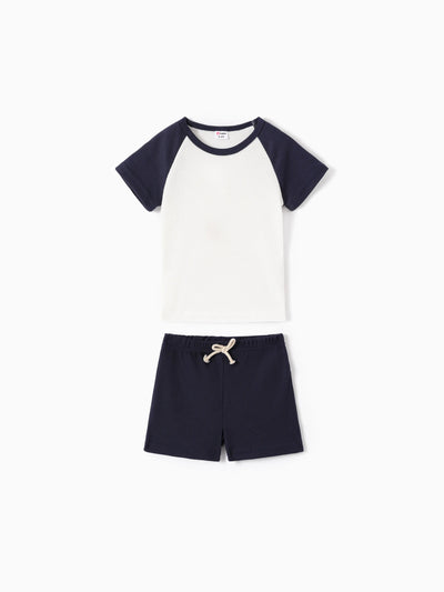 Conjunto de 2 piezas para niño pequeño con camiseta de manga raglán y pantalones cortos de color liso con diseño de gofres en azul oscuro