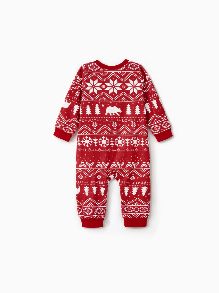 Ensemble pyjama familial assorti à imprimé traditionnel de Noël avec chaussettes de Noël rouges