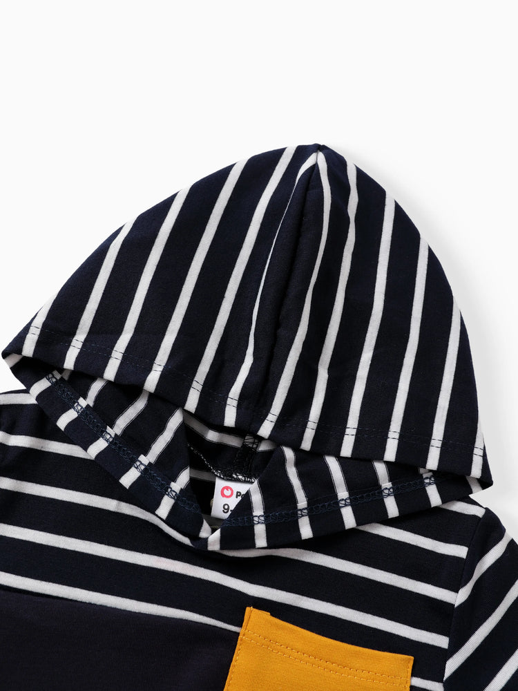 Ensemble 2 pièces pour bébé garçon, sweat à capuche rayé à manches longues et pantalon de survêtement à détails de badges, bleu tibétain