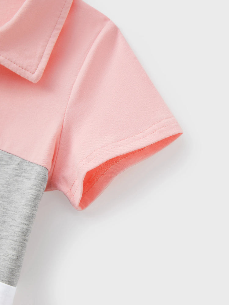 Ensembles assortis pour toute la famille : robes mi-longues roses sans manches à imprimé floral et polos à manches courtes colorblock