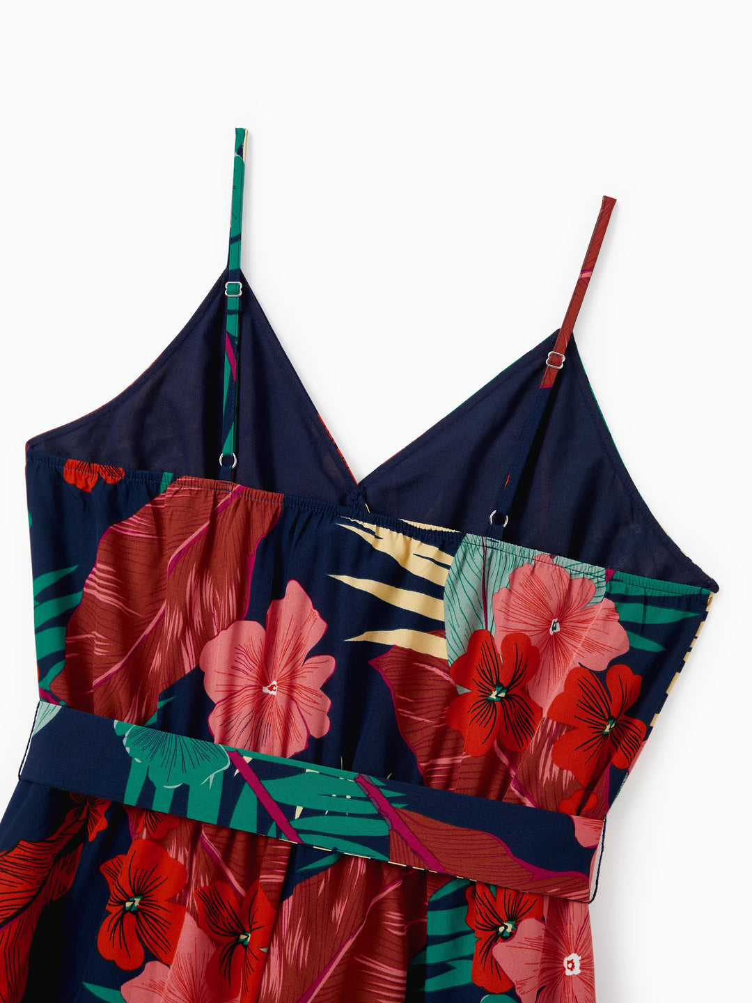 Mama und Ich Familien-Matching Sets mit Blumenmuster-Panel schwarzes T-Shirt und V-Ausschnitt Trägerkleid mit verdecktem Druckknopf Dunkelblau