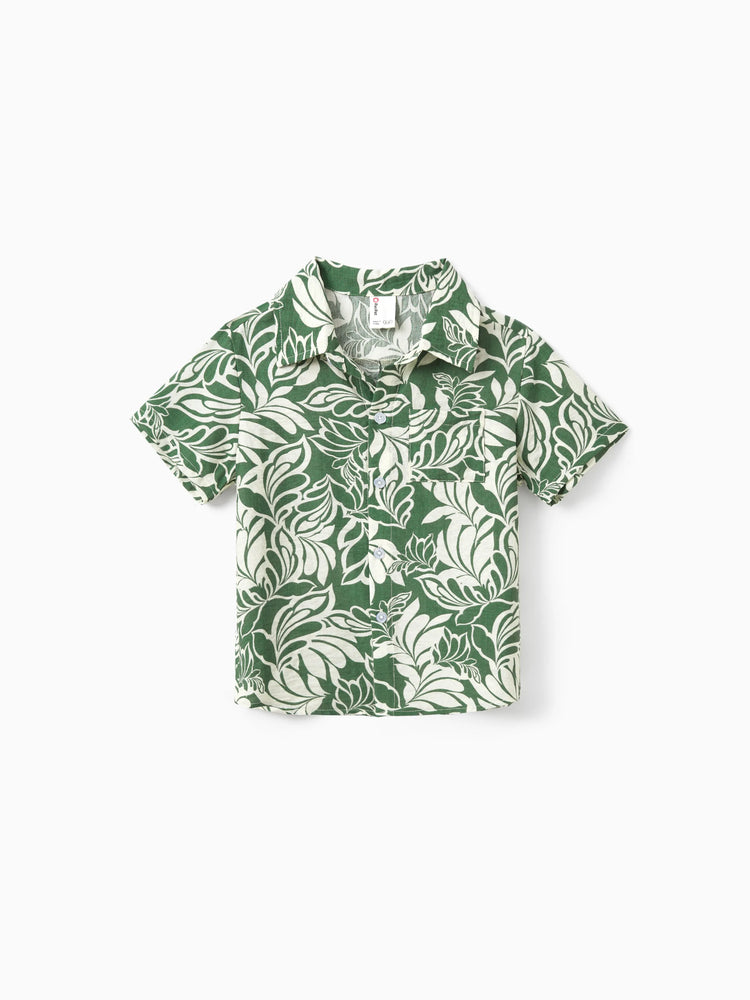 Ensemble familial assorti chemise à manches courtes ou robe dos nu à imprimé feuilles vert