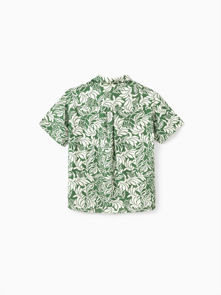 Ensemble familial assorti chemise à manches courtes ou robe dos nu à imprimé feuilles vert