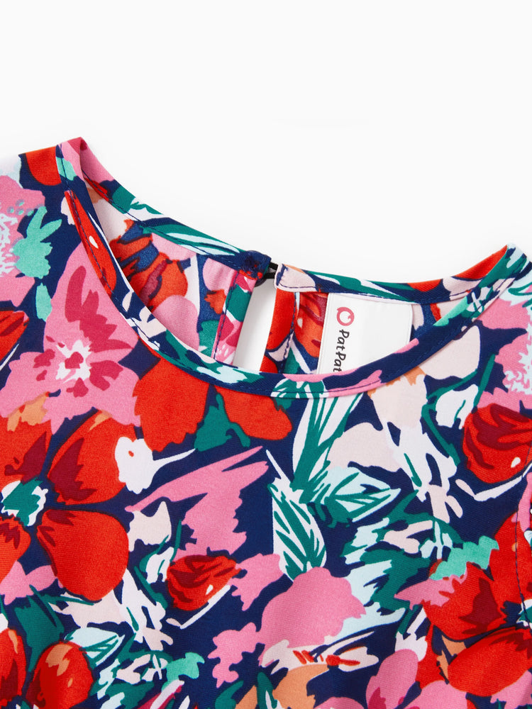 Ensemble familial assorti avec chemise à manches courtes à imprimé floral ou robe smockée à épaules dénudées, bleu foncé