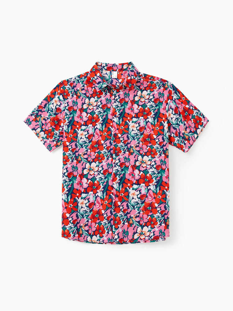 Ensemble familial assorti avec chemise à manches courtes à imprimé floral ou robe smockée à épaules dénudées, bleu foncé