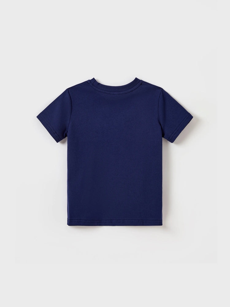 Ensemble familial assorti avec t-shirt bleu à blocs de couleurs ou robe à manches bouffantes et smocks à imprimé feuilles