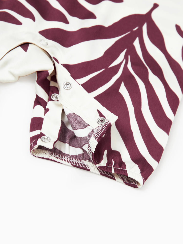 Tenues familiales assorties : chemises à imprimé feuilles rouges et robe à bretelles et ceinture pour Hawaï/croisière/station balnéaire/tenue décontractée, blanc