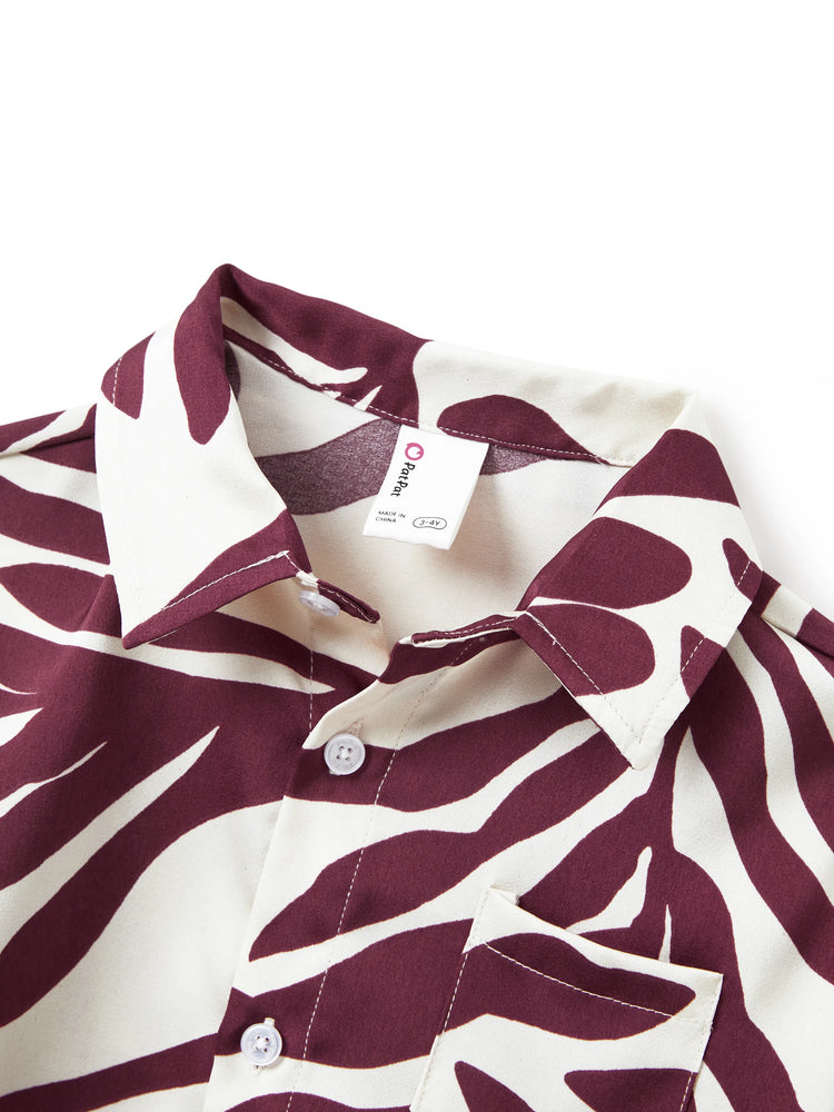 Tenues familiales assorties : chemises à imprimé feuilles rouges et robe à bretelles et ceinture pour Hawaï/croisière/station balnéaire/tenue décontractée, blanc