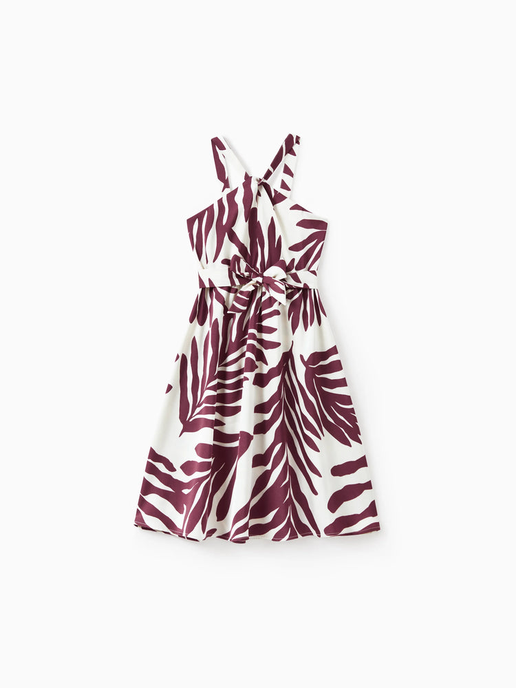 Tenues familiales assorties : chemises à imprimé feuilles rouges et robe à bretelles et ceinture pour Hawaï/croisière/station balnéaire/tenue décontractée, blanc