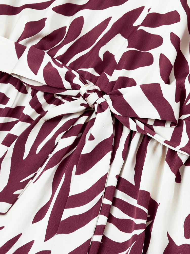 Tenues familiales assorties : chemises à imprimé feuilles rouges et robe à bretelles et ceinture pour Hawaï/croisière/station balnéaire/tenue décontractée, blanc