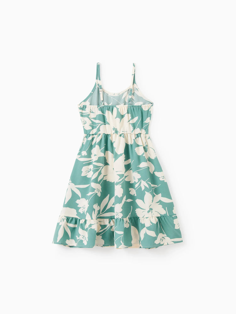 Ensemble familial assorti avec chemise à manches courtes ou robe froncée à imprimé feuilles vertes