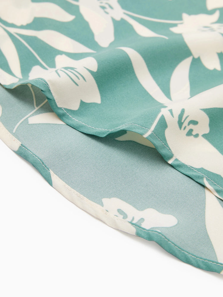 Ensemble familial assorti avec chemise à manches courtes ou robe froncée à imprimé feuilles vertes