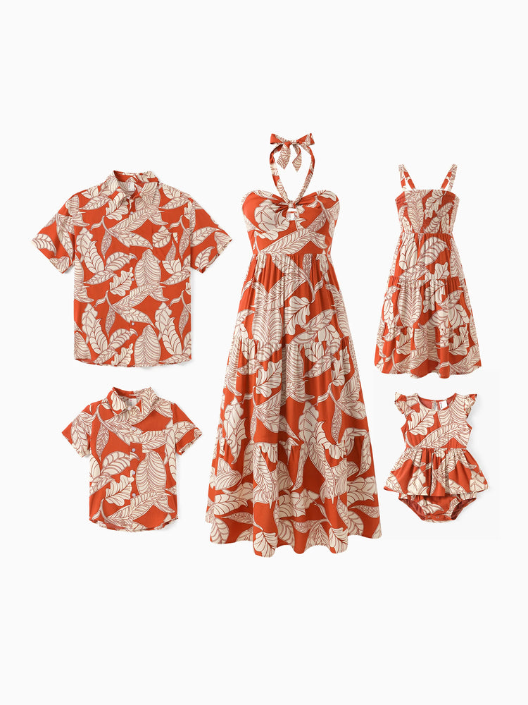 Tenues familiales assorties : ensemble robe dos nu ou chemise à manches courtes à imprimé feuilles corail, collection vacances d'été rouge