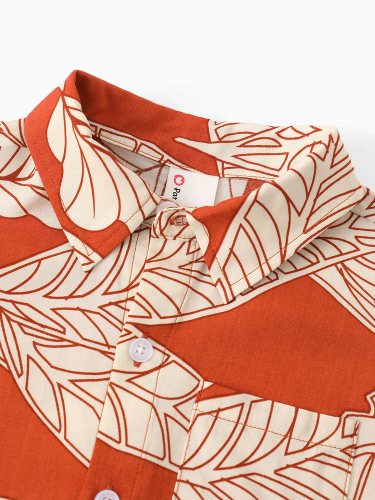 Tenues familiales assorties : ensemble robe dos nu ou chemise à manches courtes à imprimé feuilles corail, collection vacances d'été rouge