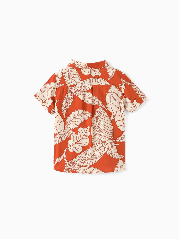 Tenues familiales assorties : ensemble robe dos nu ou chemise à manches courtes à imprimé feuilles corail, collection vacances d'été rouge