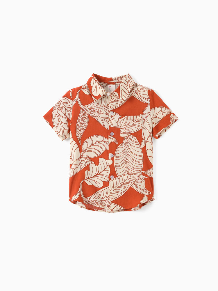 Tenues familiales assorties : ensemble robe dos nu ou chemise à manches courtes à imprimé feuilles corail, collection vacances d'été rouge