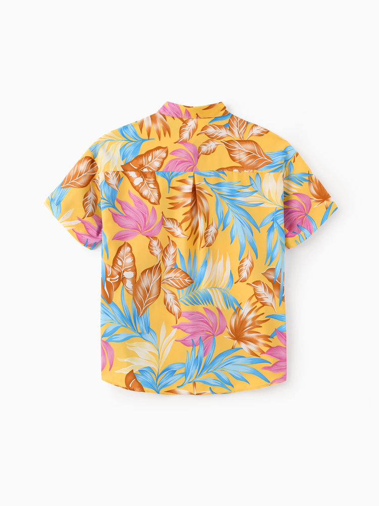 Ensemble familial assorti jaune à imprimé feuilles tropicales, chemise à manches courtes ou robe à bretelles jaune