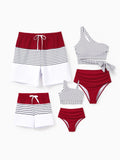 Maillots de bain assortis pour la famille : bikini à une épaule rayé rouge ou maillot de bain colorblock, tenues de plage assorties pour l'été, les croisières et les vacances. Rouge