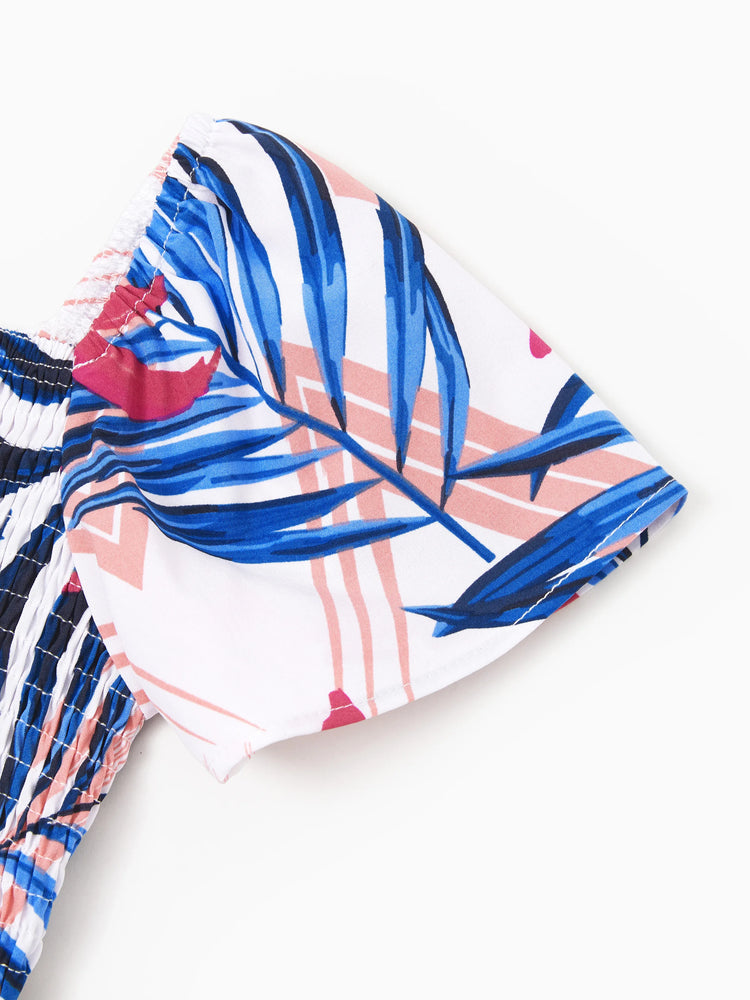 Tenues familiales assorties à fleurs tropicales, chemise à manches courtes à imprimé feuilles rose et bleu ou ensemble haut à smocks à une épaule et jupe assortis pour les vacances, la croisière, la plage, blanc