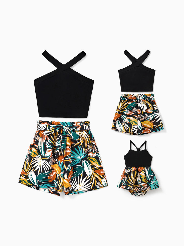 Conjunto familiar a juego para mamá y yo: pantalones cortos con estampado de hojas tropicales y top halter cruzado en negro