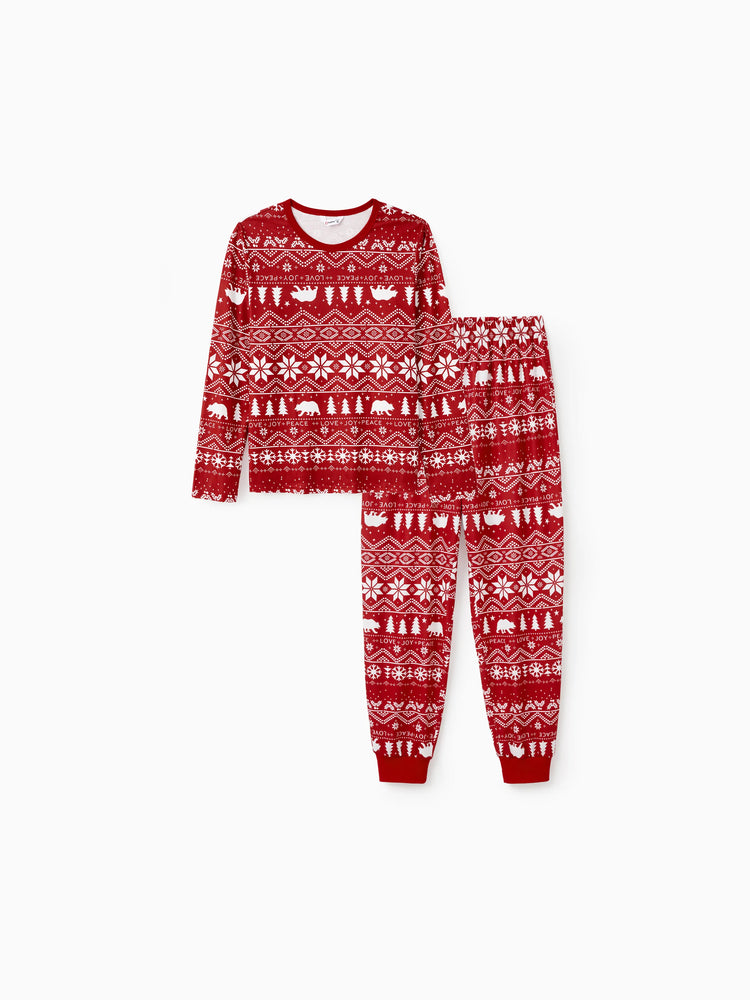 Ensemble pyjama familial assorti à imprimé traditionnel de Noël avec chaussettes de Noël rouges
