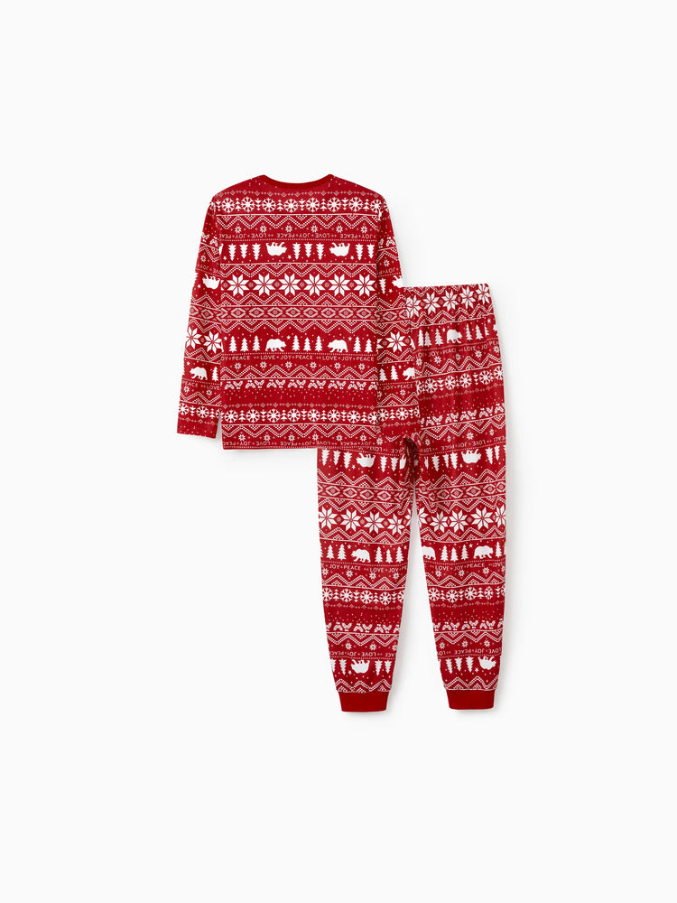 Ensemble pyjama familial assorti à imprimé traditionnel de Noël avec chaussettes de Noël rouges