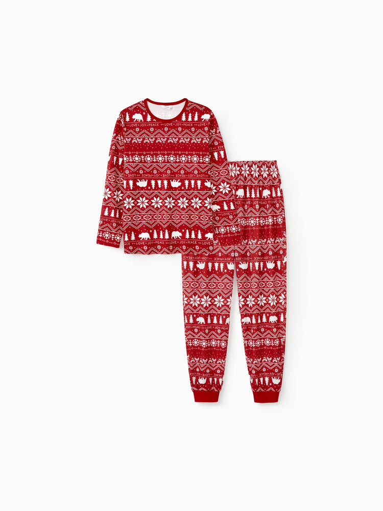 Ensemble pyjama familial assorti à imprimé traditionnel de Noël avec chaussettes de Noël rouges