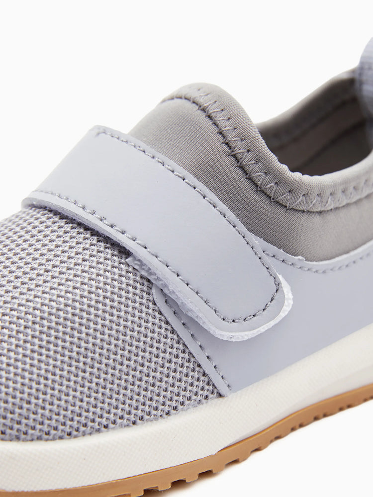 Chaussures décontractées à fermeture velcro pour petite fille, grises