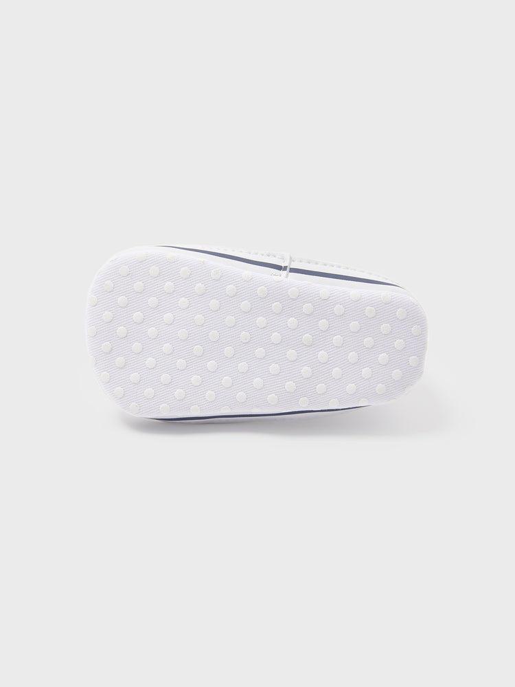 Chaussures de marche respirantes à enfiler pour bébé/enfant, motif cœur et rayures, blanches