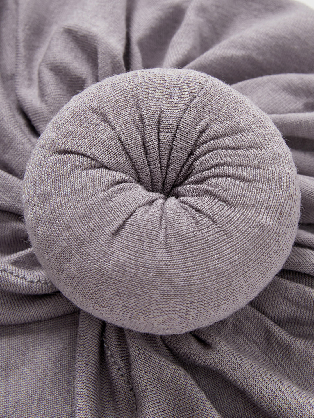 Gorro de bebé/niño pequeño con nudo liso, color gris claro
