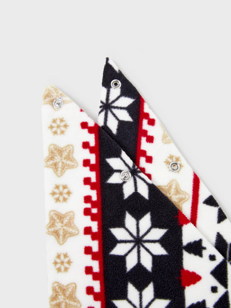 Ensemble pyjama de Noël assorti en polaire pour toute la famille, imprimé pain d'épices et flocons de neige, avec chaussettes de Noël rouges