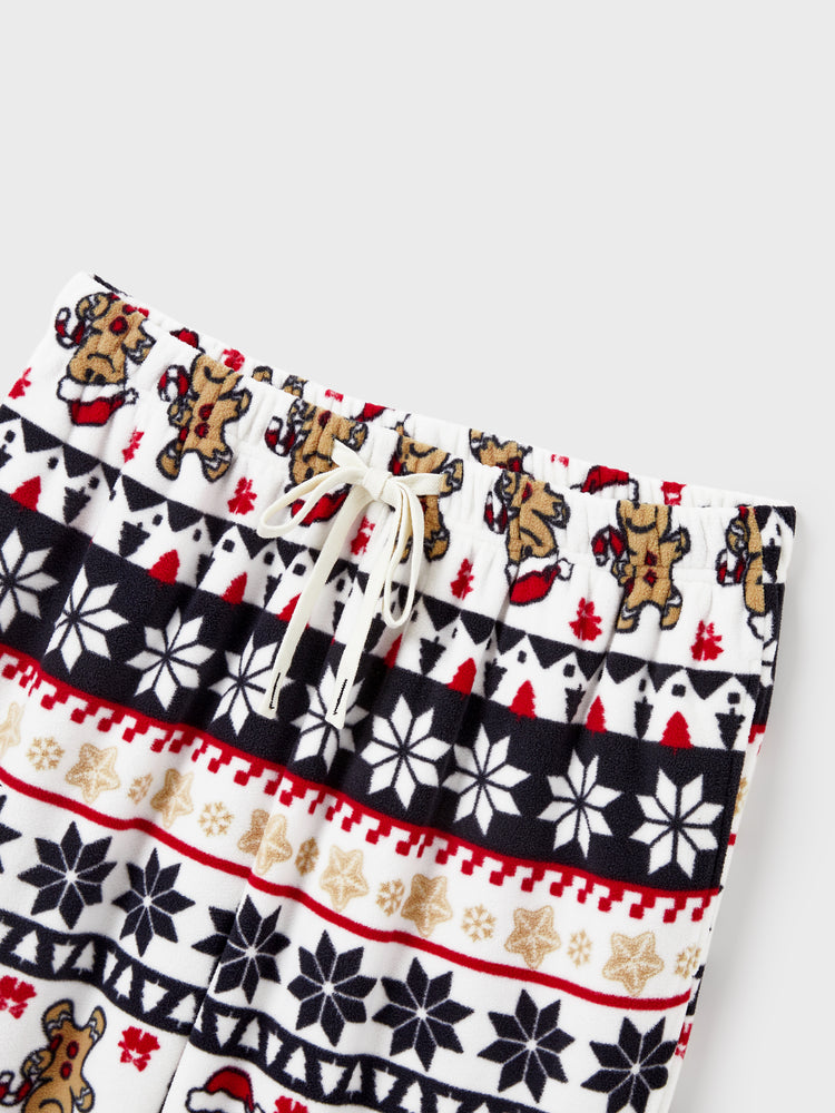 Ensemble pyjama de Noël assorti en polaire pour toute la famille, imprimé pain d'épices et flocons de neige, avec chaussettes de Noël rouges