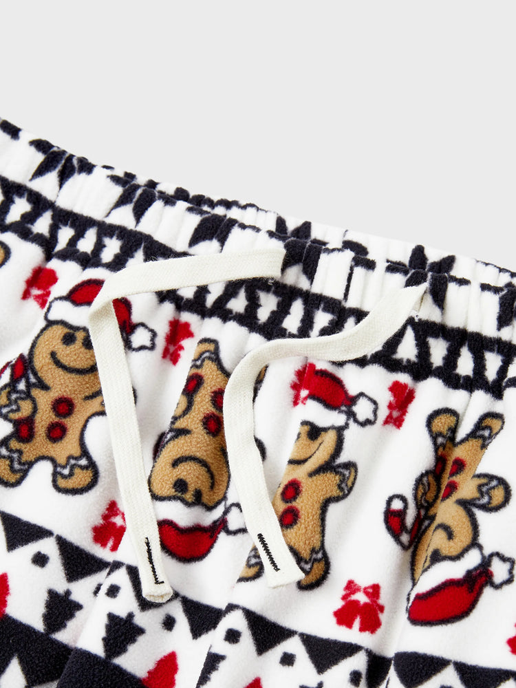 Ensemble pyjama de Noël assorti en polaire pour toute la famille, imprimé pain d'épices et flocons de neige, avec chaussettes de Noël rouges