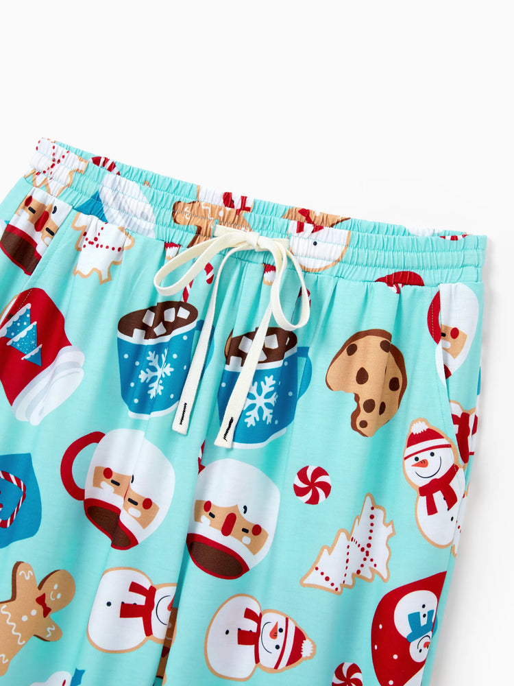 Ensemble pyjama de Noël assorti pour toute la famille, imprimé pain d'épices bleu et rouge, avec chaussettes de Noël bleu clair