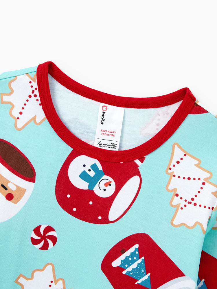 Ensemble pyjama de Noël assorti pour toute la famille, imprimé pain d'épices bleu et rouge, avec chaussettes de Noël bleu clair