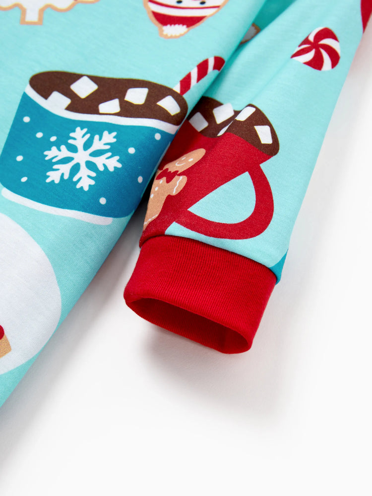 Ensemble pyjama de Noël assorti pour toute la famille, imprimé pain d'épices bleu et rouge, avec chaussettes de Noël bleu clair