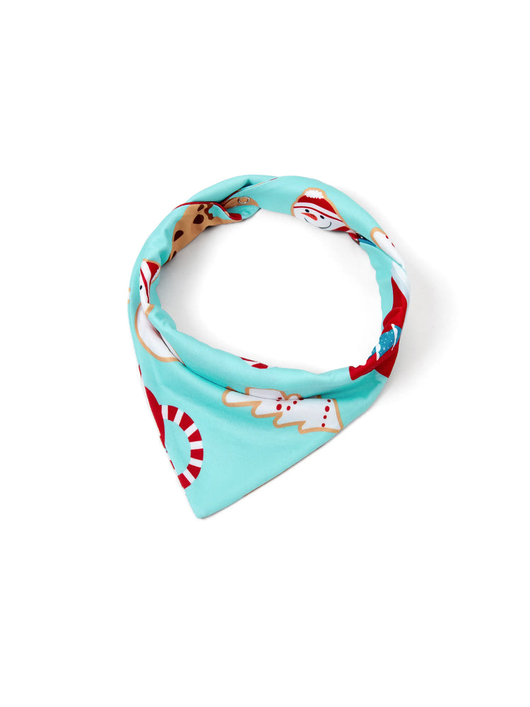 Ensemble pyjama de Noël assorti pour toute la famille, imprimé pain d'épices bleu et rouge, avec chaussettes de Noël bleu clair