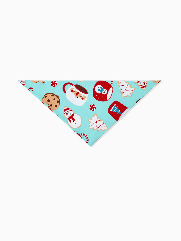 Ensemble pyjama de Noël assorti pour toute la famille, imprimé pain d'épices bleu et rouge, avec chaussettes de Noël bleu clair