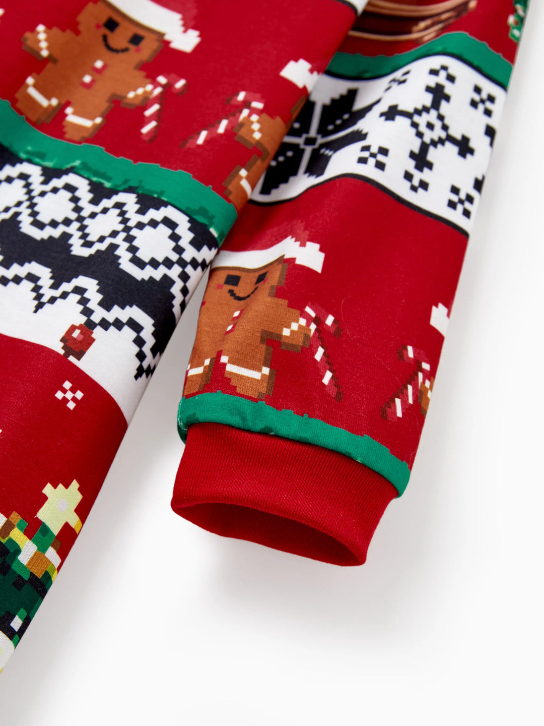 Ensemble pyjama de Noël assorti pour toute la famille, imprimé pain d'épices, manches longues et chaussettes de Noël rouges