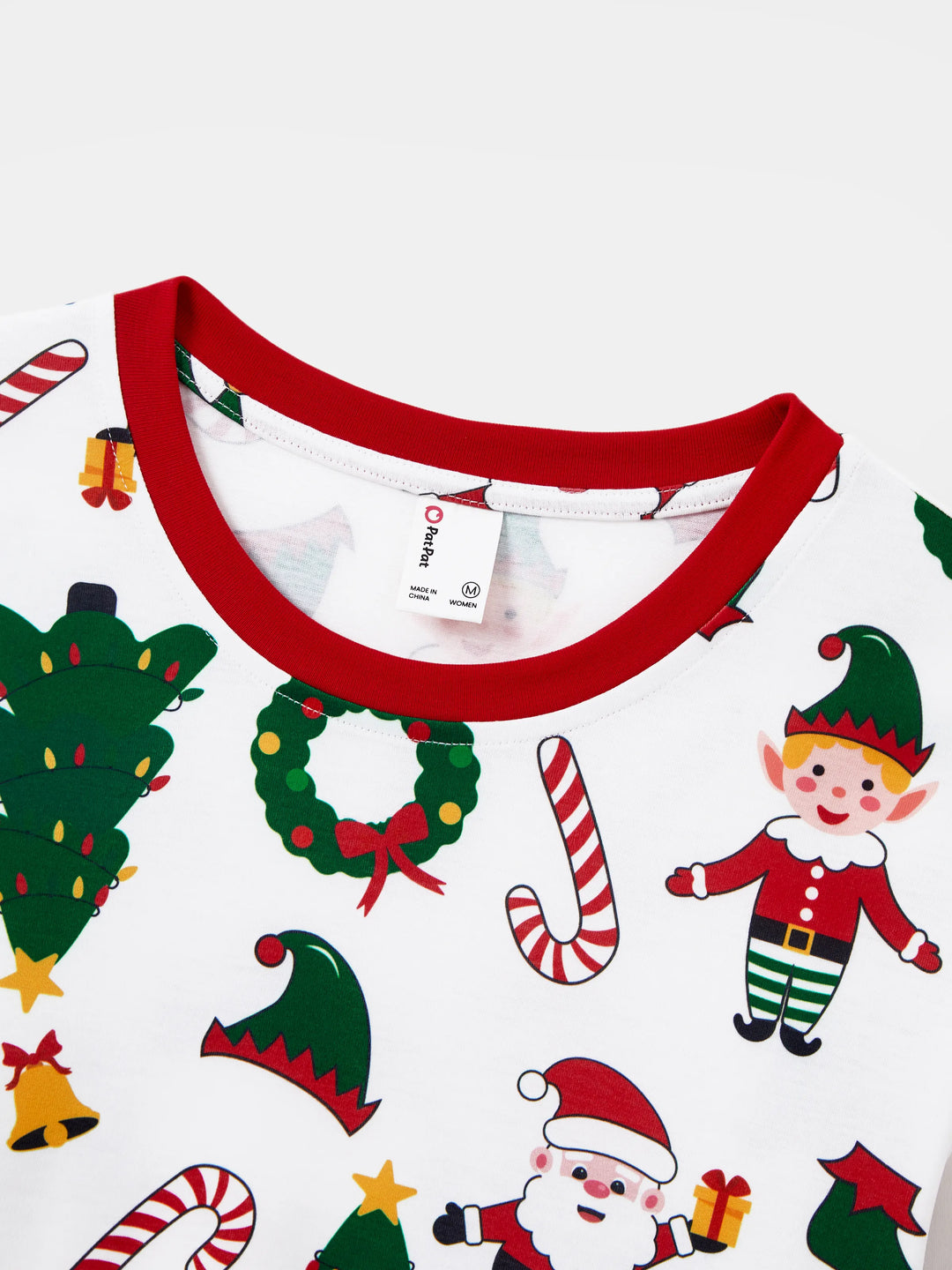 Conjunto de pijama familiar navideño a juego, con estampado de Papá Noel y árbol de Navidad, de manga larga y calcetines navideños, color blanco