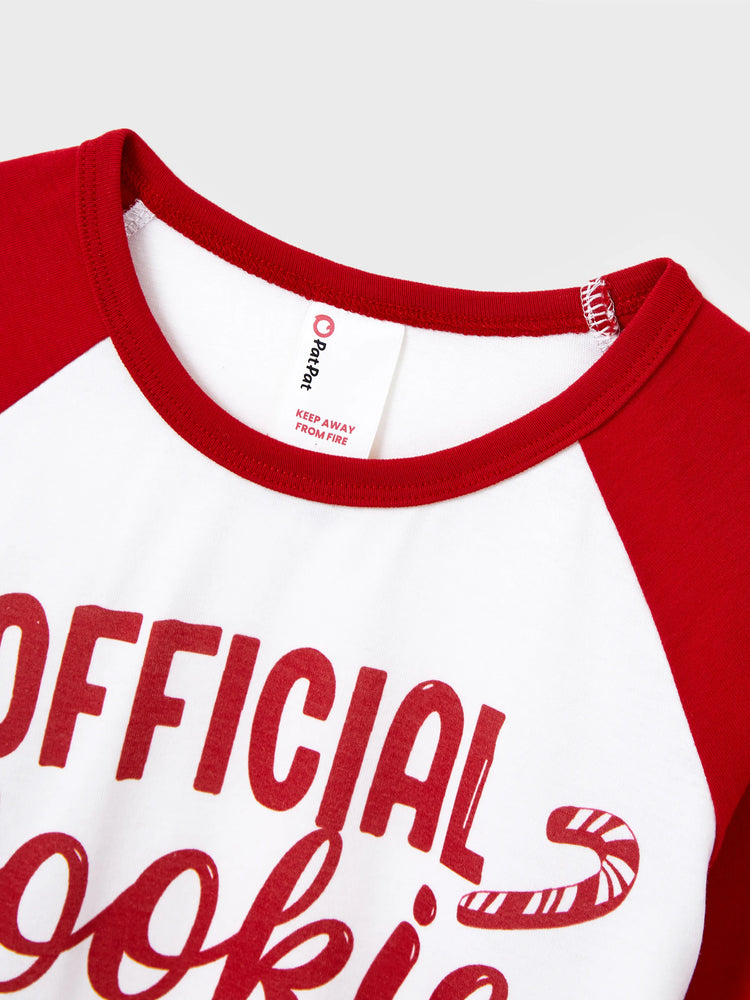 Ensemble pyjama de Noël assorti pour toute la famille, imprimé pain d'épices et cannes de bonbon, avec chaussettes de Noël rouges