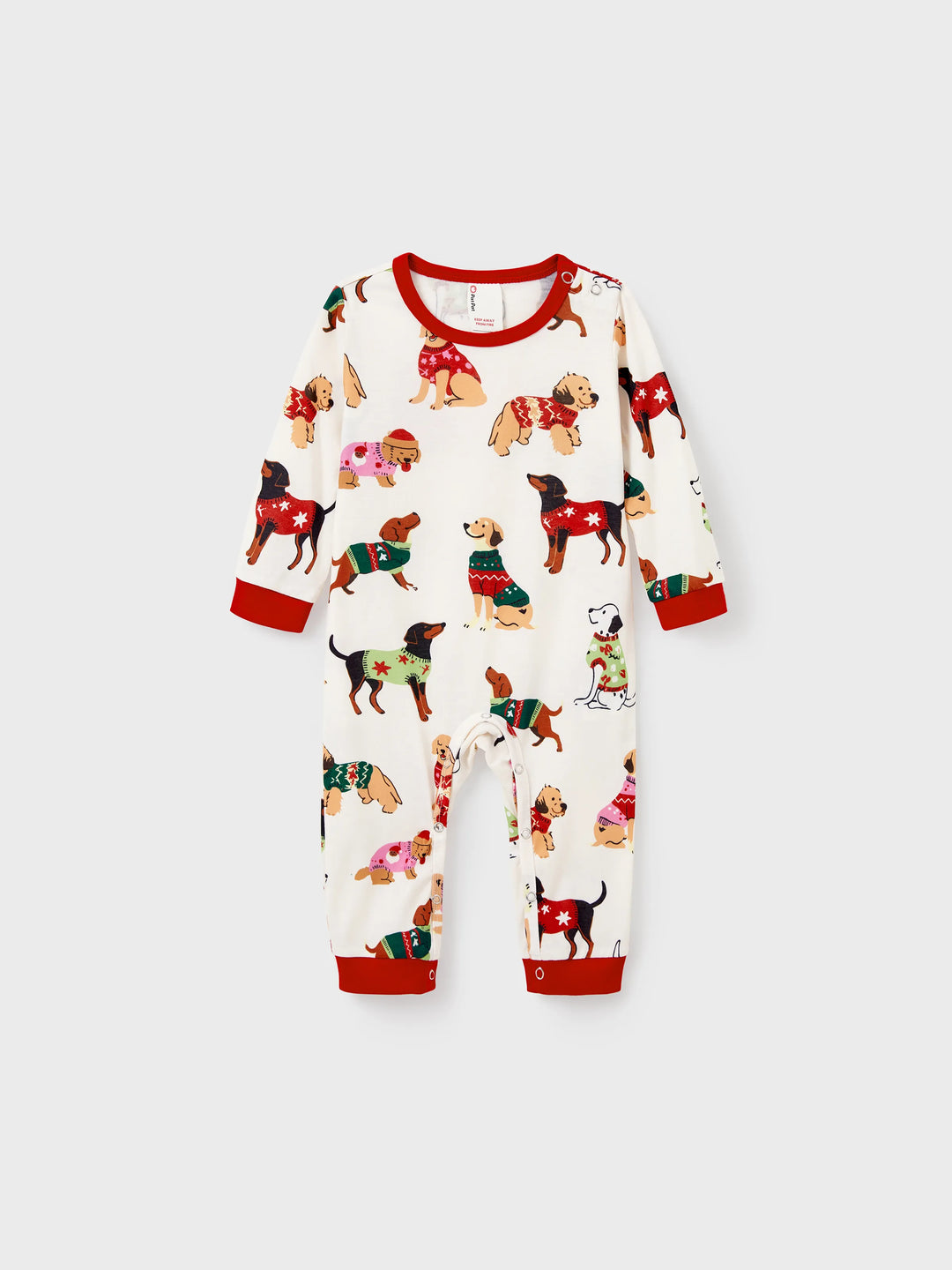 Conjunto de pijama familiar navideño a juego con estampado de varios perros y calcetines navideños color albaricoque
