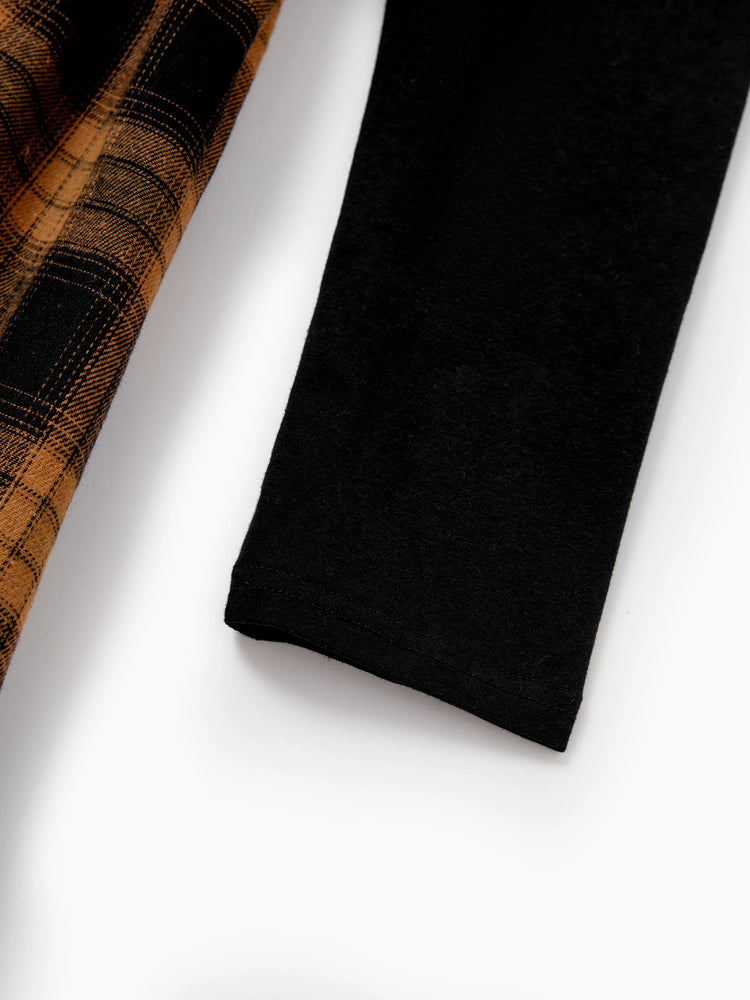 Ensemble de tenues familiales assorties : chemises à carreaux papa/fils ou robes à manches longues maman/fille marron